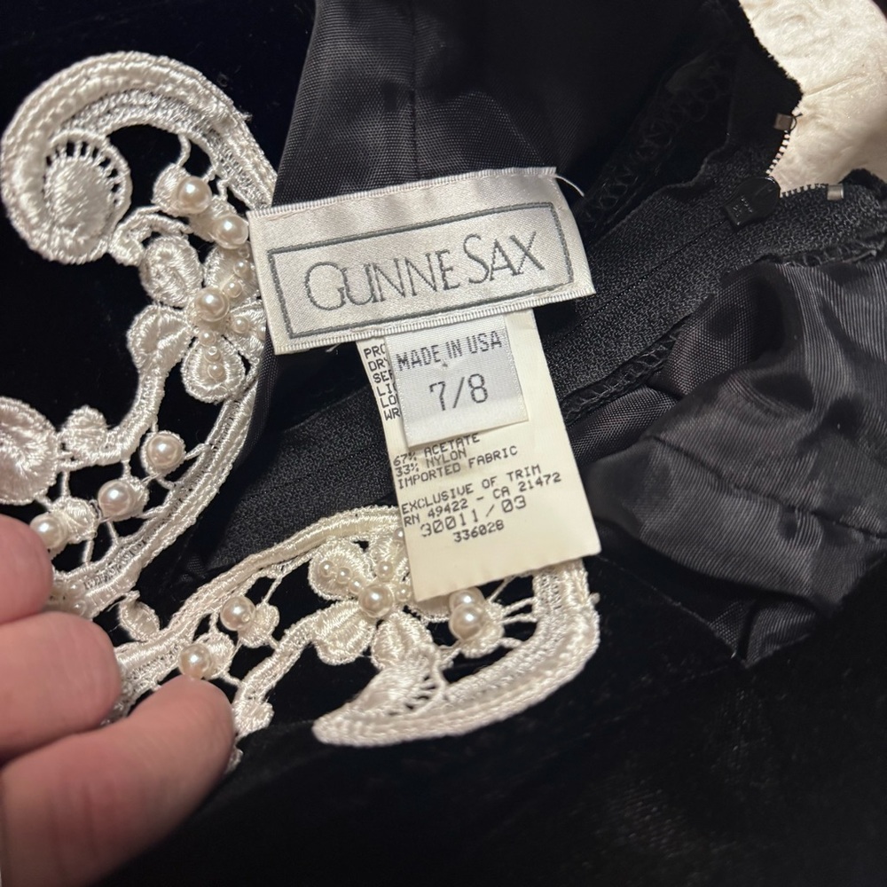 Vintage Gunne Sax Black Velvet Halter Dress Lace Beaded Appliqué Size 7/8 - Picture 4 of 7